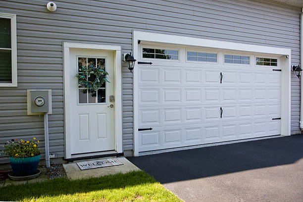 24/7 Emergency Garage Door Panel Replacement experts in Beebe, AR